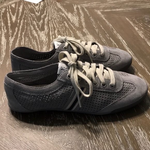 Gray fashion sneaker size 7 - Picture 1 of 5